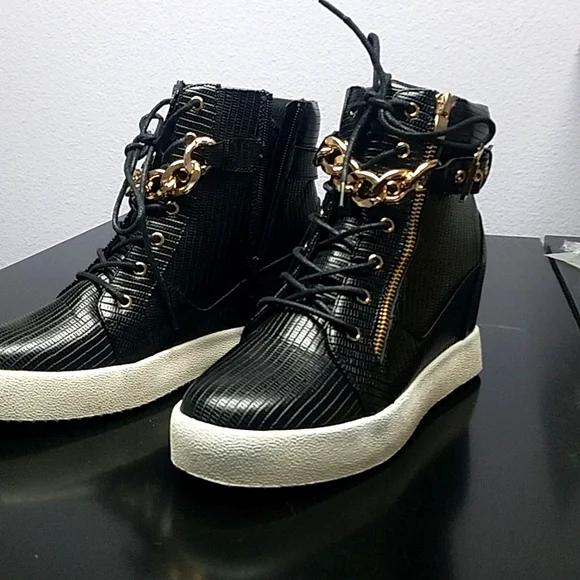 Booties NEW with tags - Picture 1 of 6